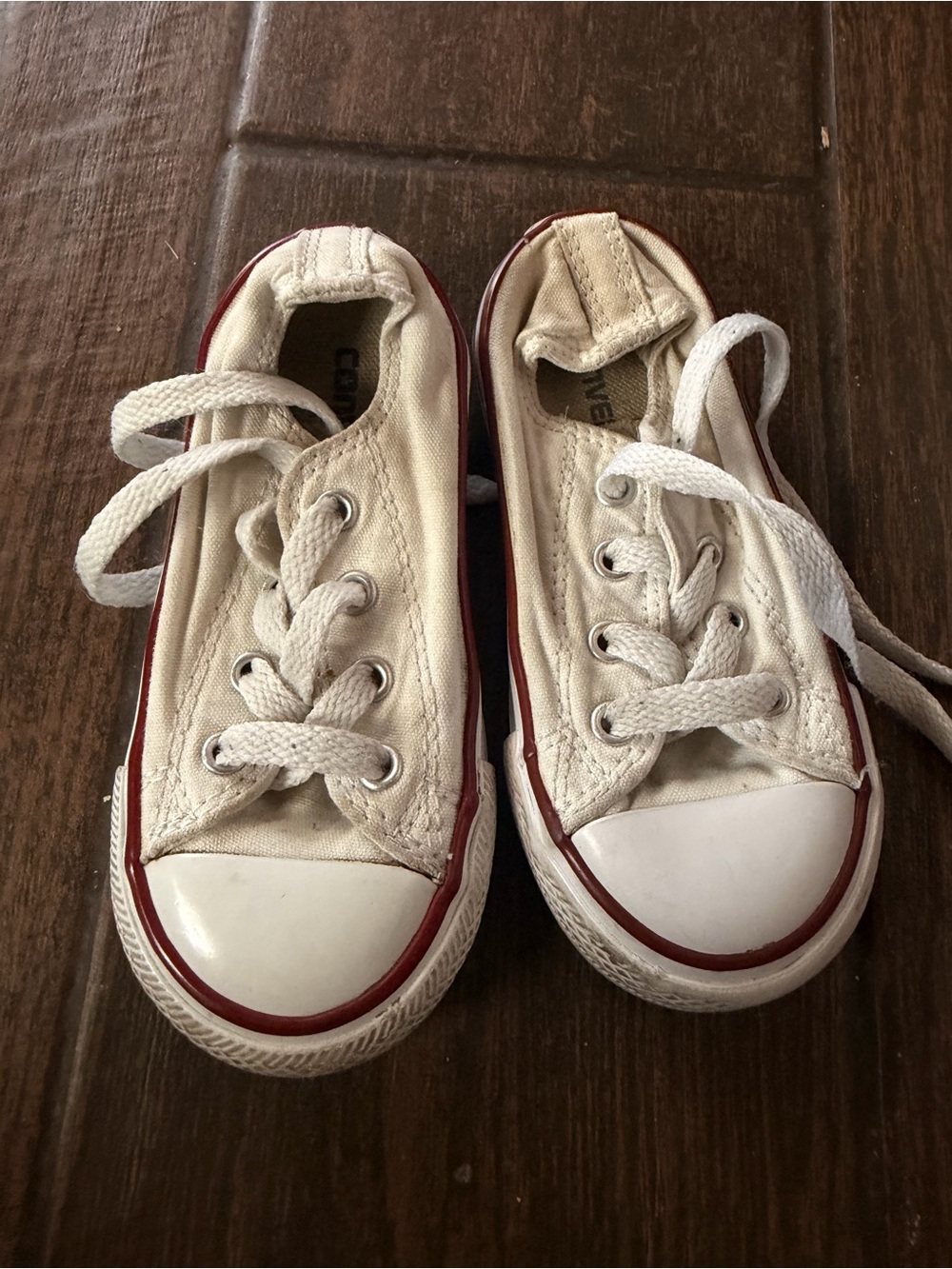 Converse Kids Low-Top Canvas Sneakers in Off-White with Red Trim